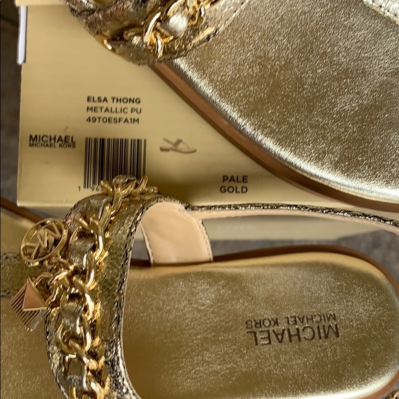 MICHAEL KORS ELSA THONG METALLIC PU PALE GOLD - Picture 13 of 16
